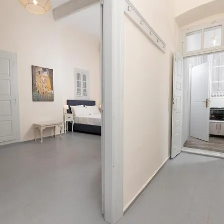 Apartament Enalios #2- Spacious Flat In The Heart Of Town Gythio