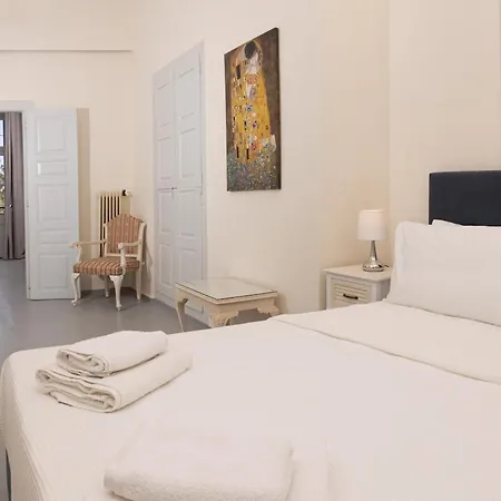 Enalios #2- Spacious Flat In The Heart Of Town Apartmán *