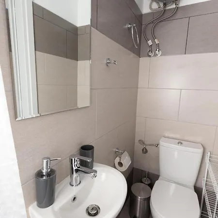 Enalios #2- Spacious Flat In The Heart Of Town 아파트