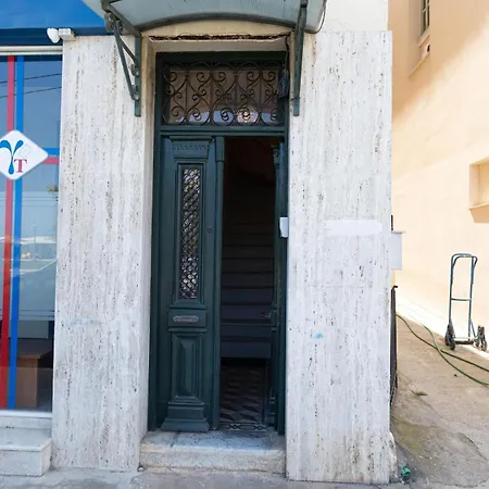 Enalios #2- Spacious Flat In The Heart Of Town アパート ギシオ