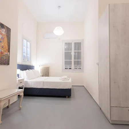 Enalios #2- Spacious Flat In The Heart Of Town Apartmán