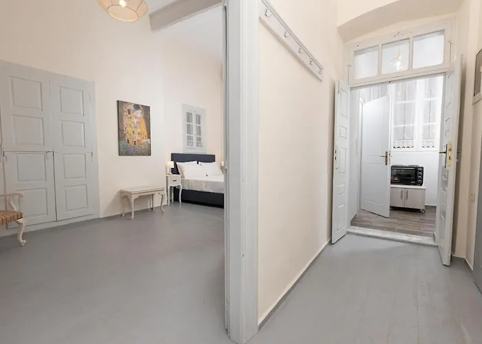 アパート Enalios #2- Spacious Flat In The Heart Of Town ギシオ