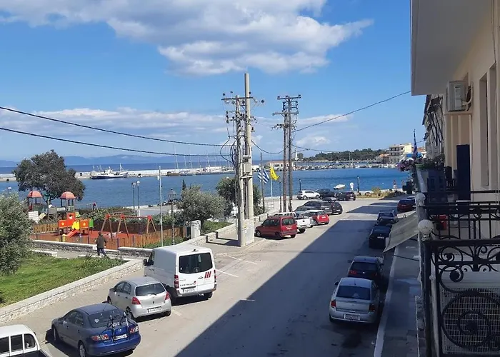 アパート Enalios #2- Spacious Flat In The Heart Of Town ギシオ