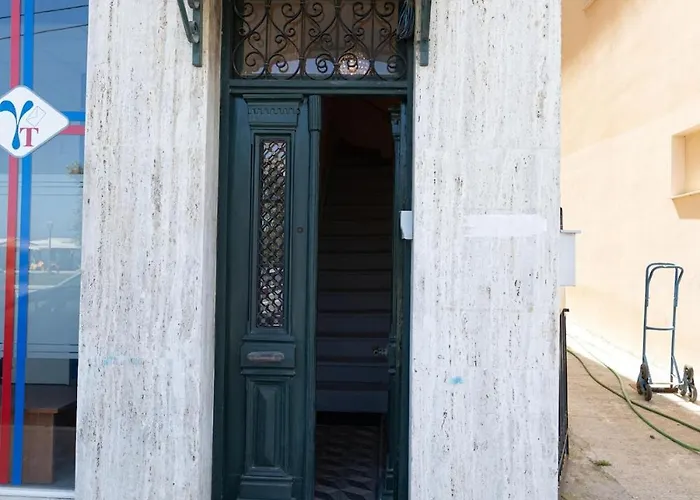 Enalios #2- Spacious Flat In The Heart Of Town アパート ギシオ