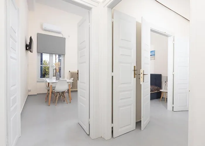 Enalios #2- Spacious Flat In The Heart Of Town ギシオ